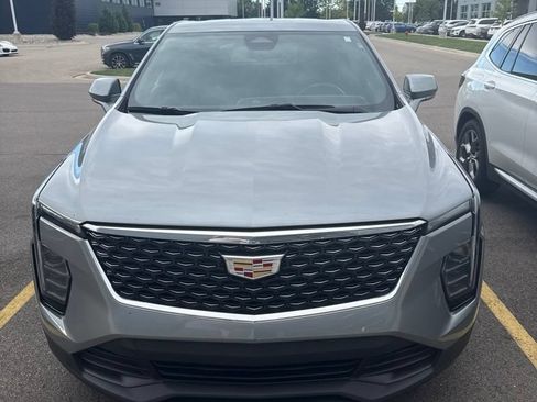 Used 2024 Cadillac XT4 Luxury w/ Cold Weather Package FWD image 2