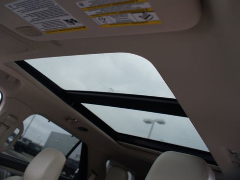 Used 2020 Ford Explorer Platinum w/ Premium Technology Package image 6