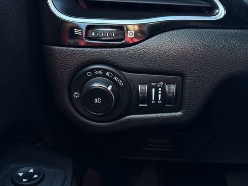 Used 2021 Jeep Cherokee Latitude Plus image 21