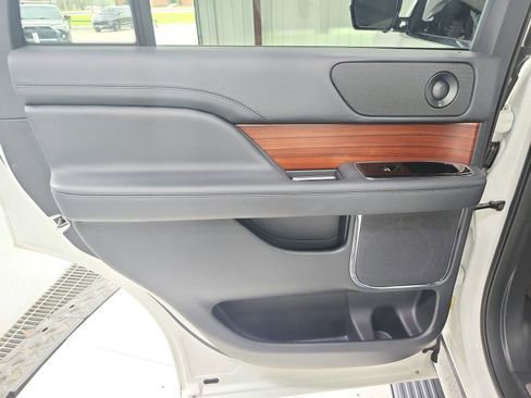 Used 2024 Lincoln Navigator Premiere image 35