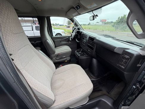 Used 2017 Chevrolet Express 3500 LT w/ LT Preferred Equipment Group RWD image 10