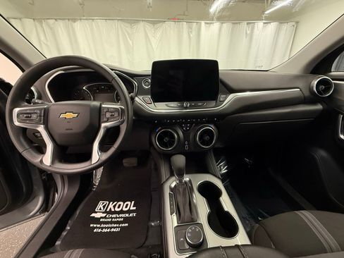 Used 2025 Chevrolet Blazer LT image 17