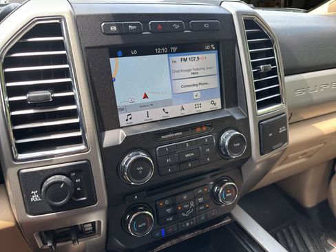 Used 2017 Ford F250 Lariat w/ Lariat Ultimate Package AWD/4WD image 23