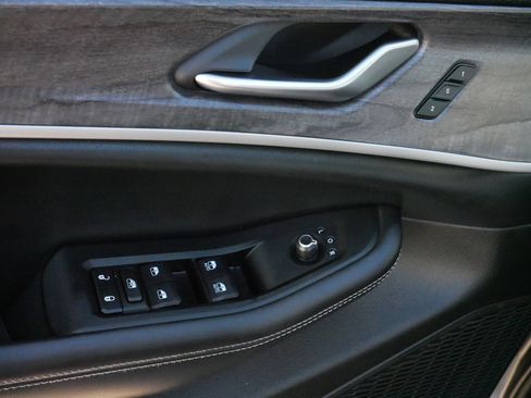 Used 2023 Jeep Grand Cherokee L Limited w/ Luxury Tech Group II image 19