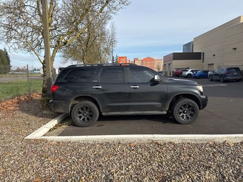 Used 2011 Toyota Sequoia Platinum image 4