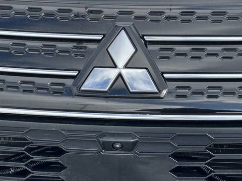 Used 2022 Mitsubishi Outlander SE image 10