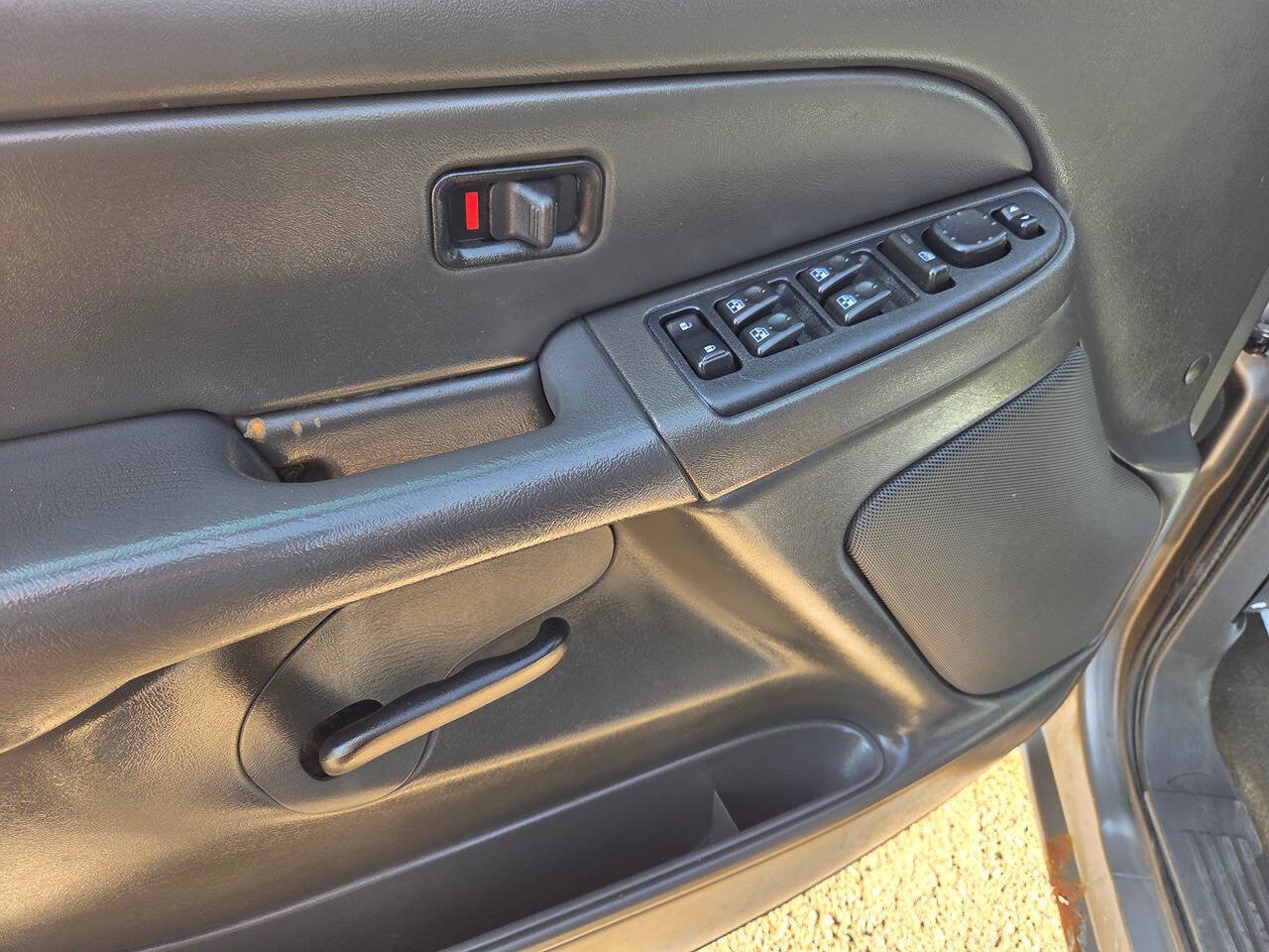 Used 2006 Chevrolet Silverado 2500 LT w/ Heavy-Duty Power Package AWD/4WD image 10