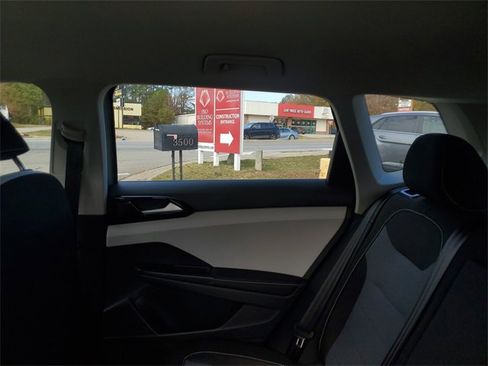 Certified 2025 Volkswagen Taos S image 10