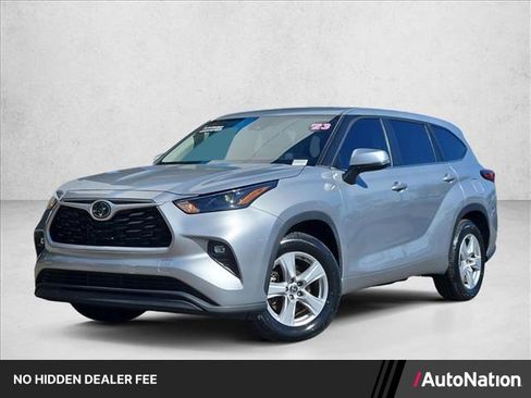Used 2023 Toyota Highlander LE FWD image 1