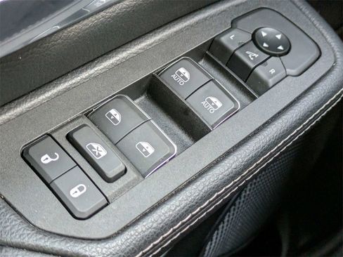 Used 2025 RAM 1500 Laramie image 25