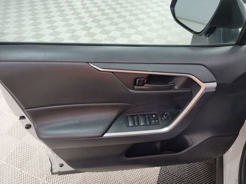 Used 2021 Toyota RAV4 LE image 12