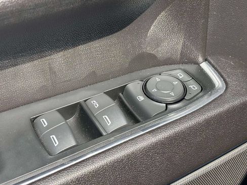 Used 2023 Chevrolet Silverado 1500 LT AWD/4WD image 8