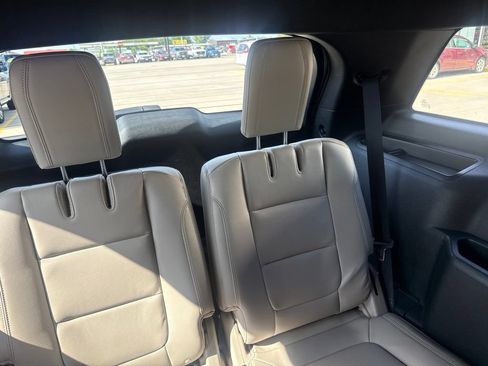 Used 2018 Ford Explorer XLT w/ Equipment Group 202A AWD/4WD image 25