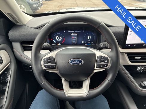 Used 2025 Ford Explorer Active AWD/4WD image 26