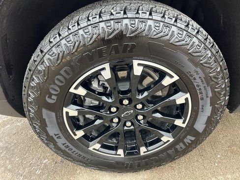 Used 2025 Chevrolet Traverse Z71 w/ Driver Confidence Package image 36