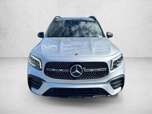 Used 2022 Mercedes-Benz GLB 250 4MATIC image 2