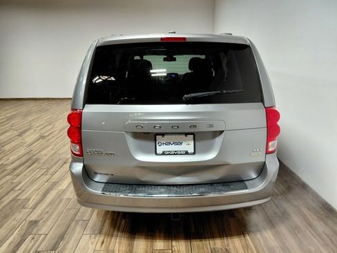 Used 2019 Dodge Grand Caravan SXT image 19