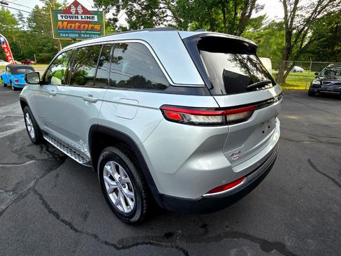 Used 2022 Jeep Grand Cherokee Limited image 7