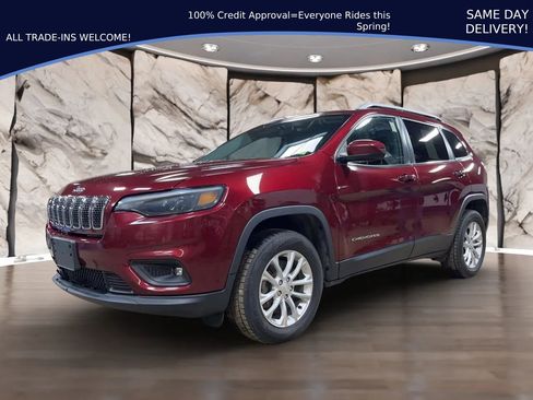 Used 2019 Jeep Cherokee Latitude w/ Cold Weather Group AWD/4WD image 1