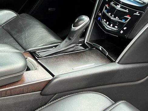 Used 2019 Cadillac XTS Luxury image 11