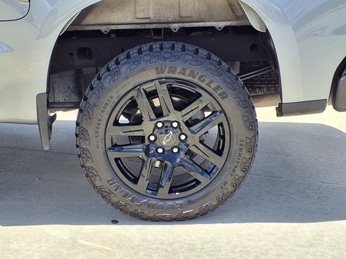 Used 2024 Chevrolet Silverado 1500 LT Trail Boss w/ LPO, Dark Essentials Package AWD/4WD image 9