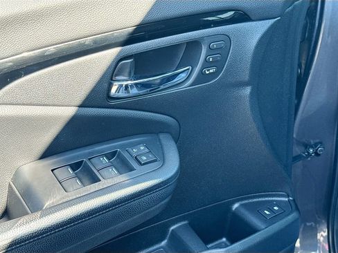 Used 2021 Honda Pilot Touring image 18
