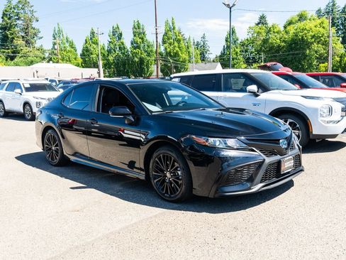 Used 2022 Toyota Camry SE w/ Convenience Package FWD image 24
