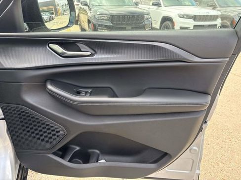 New 2025 Jeep Grand Cherokee L Altitude RWD image 30