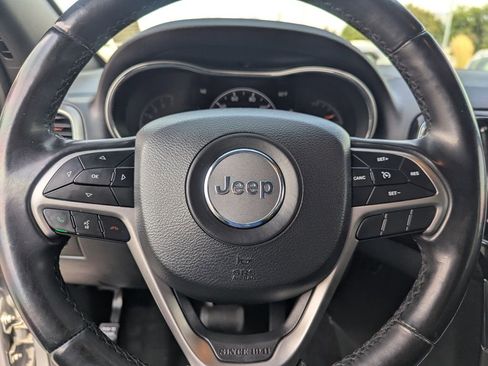 Used 2019 Jeep Grand Cherokee Laredo w/ Laredo X Package RWD image 19