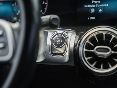 Used 2021 Mercedes-Benz GLB 250 4MATIC image 25