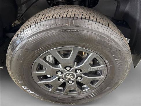 Used 2025 Toyota 4Runner SR5 AWD/4WD image 12