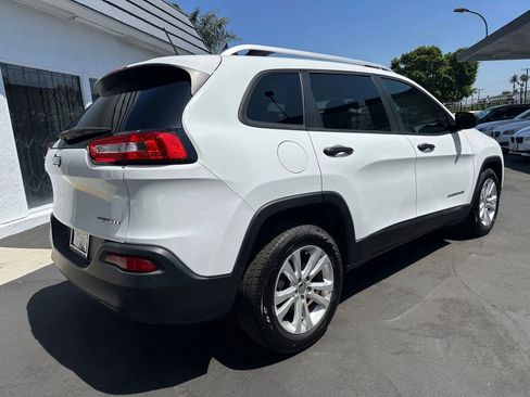 Used 2015 Jeep Cherokee Sport image 19