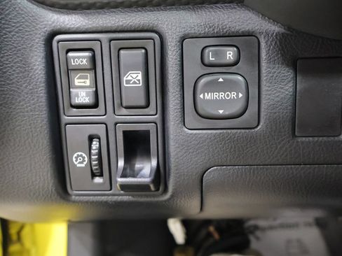Used 2001 Toyota MR2 RWD image 20