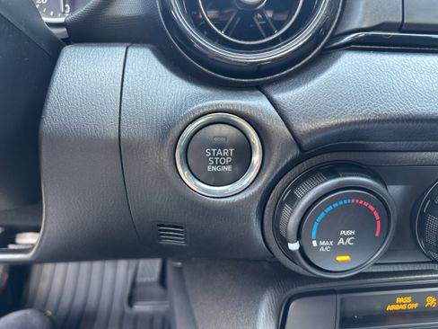 Used 2019 MAZDA MX-5 Miata Club RWD image 28
