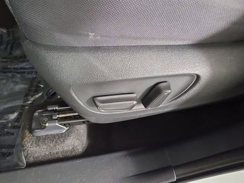 Used 2023 Toyota Highlander L image 34