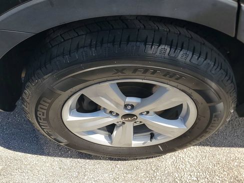 Used 2022 Kia Sorento LX FWD image 9