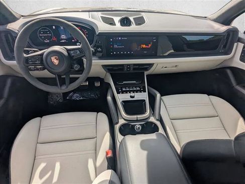 Used 2026 Porsche Cayenne GTS AWD/4WD image 19