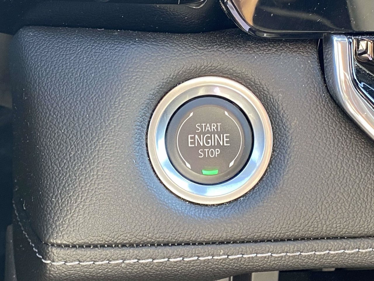 Used 2024 Chevrolet Colorado LT RWD image 32
