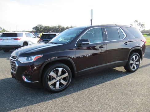 Used 2021 Chevrolet Traverse LT w/ LT Premium Package AWD/4WD image 4