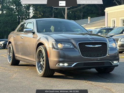 Used 2018 Chrysler 300 Limited image 1