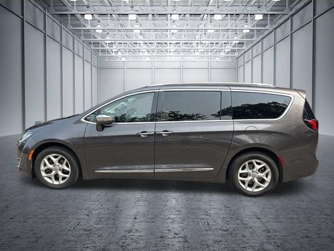 Used 2020 Chrysler Pacifica Limited FWD image 2