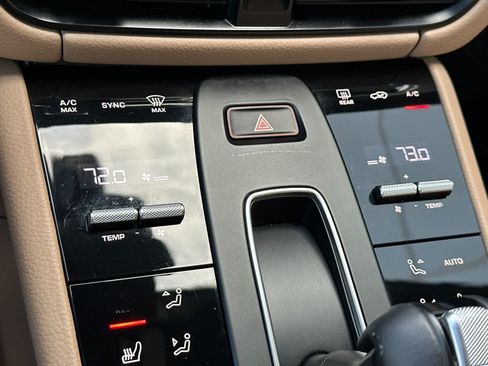 Certified 2025 Porsche Macan AWD/4WD image 23