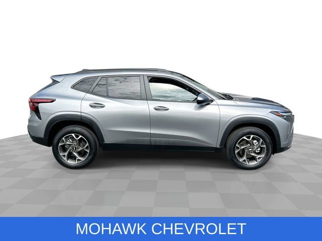 Used 2024 Chevrolet Trax LT w/ Driver Confidence Package FWD image 9