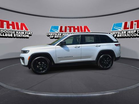 New 2026 Jeep Grand Cherokee Altitude AWD/4WD image 4