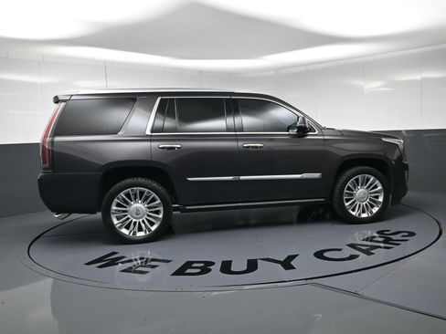 Used 2018 Cadillac Escalade Platinum AWD/4WD image 10