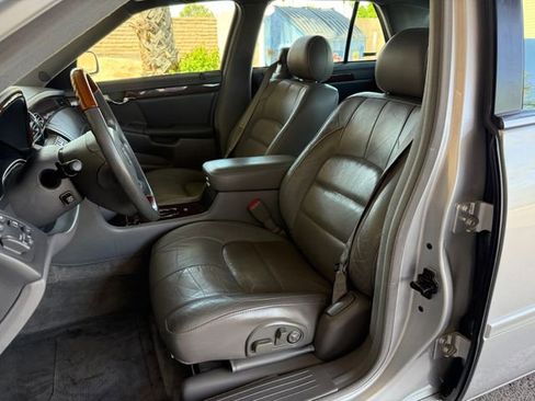 Used 2002 Cadillac De Ville DTS w/ Premium Equipment Pkg image 31