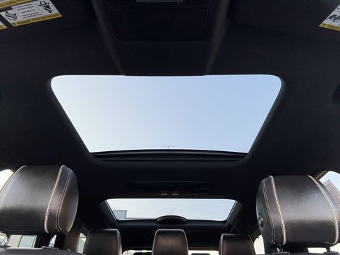 Used 2018 Land Rover Discovery HSE image 45