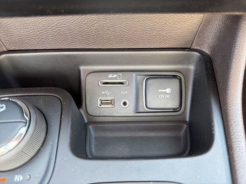 Used 2018 Jeep Cherokee Overland w/ Technology Group AWD/4WD image 46