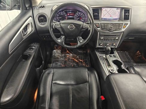 Used 2019 Nissan Pathfinder SL AWD/4WD image 4