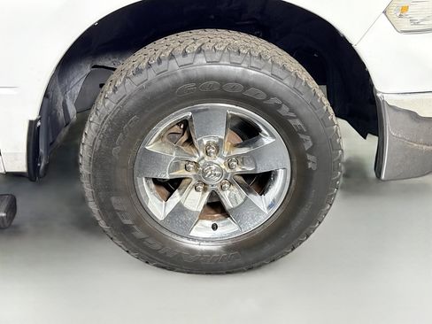 Used 2017 RAM 1500 Classic SLT AWD/4WD image 30